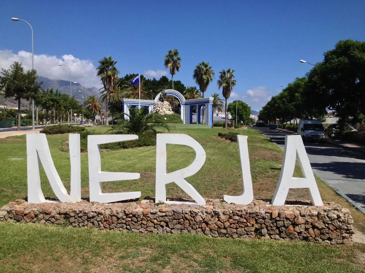 R1357 Balcon De Europa Apartment Nerja Spain